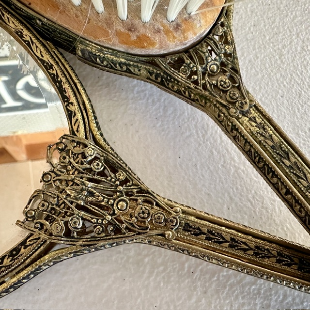 Vintage Mirror and Brush Set 6.jpeg_23244